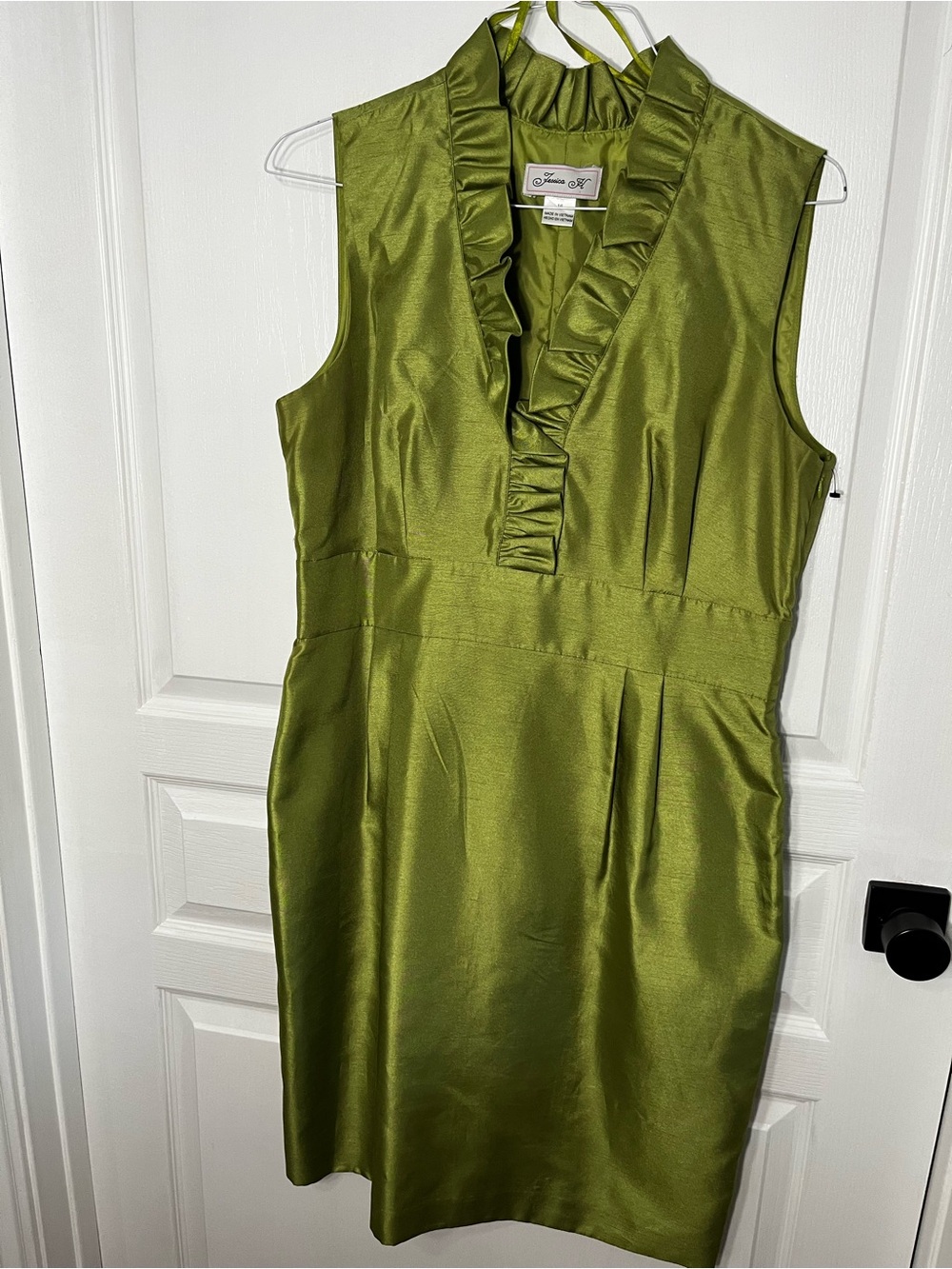 Jessica H Olive Green Sleeveless Ruffle V-Neck Dress Size 16 slight shimmer
